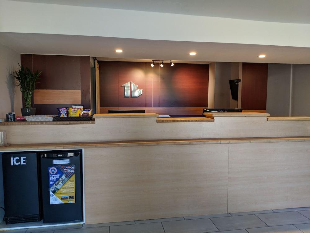 First Canada Hotel Cornwall Hwy 401 On 외부 사진