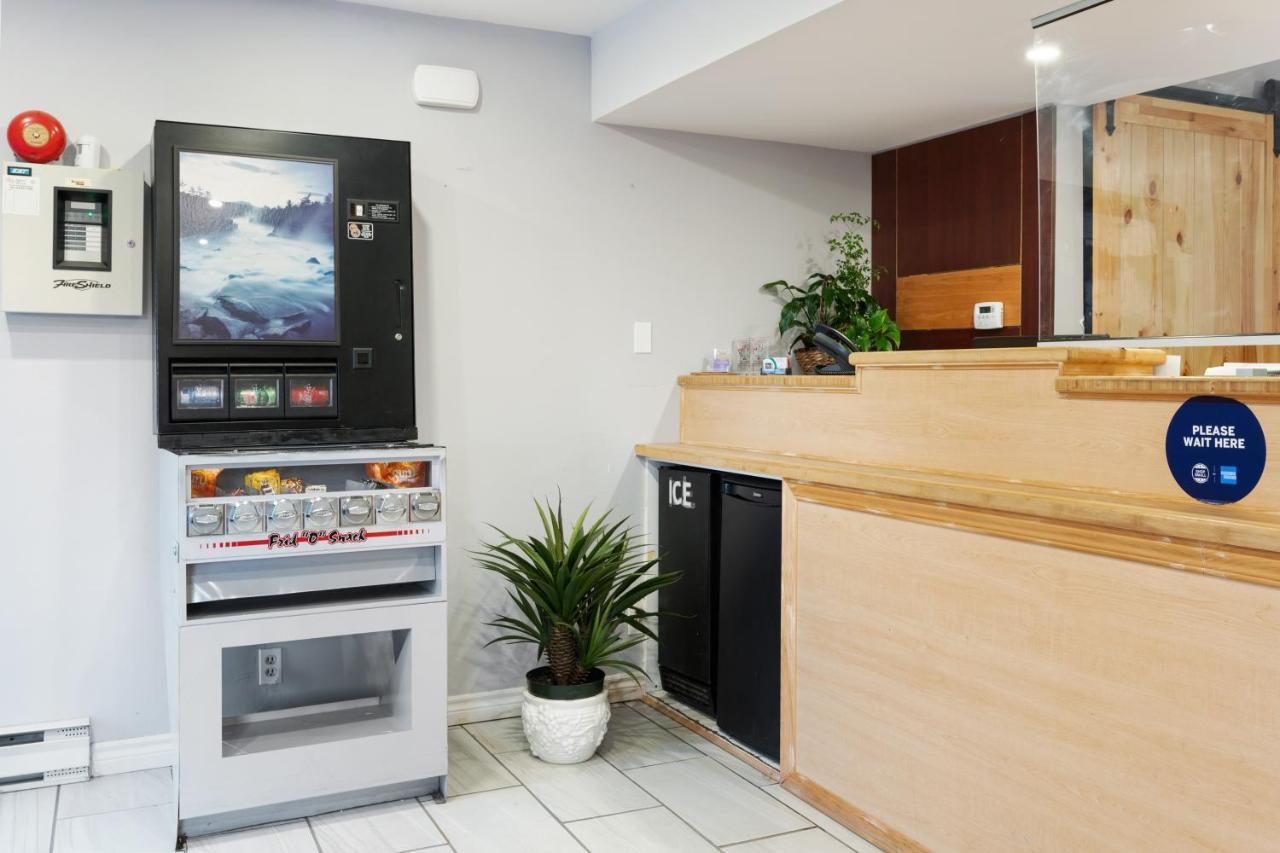 First Canada Hotel Cornwall Hwy 401 On 외부 사진