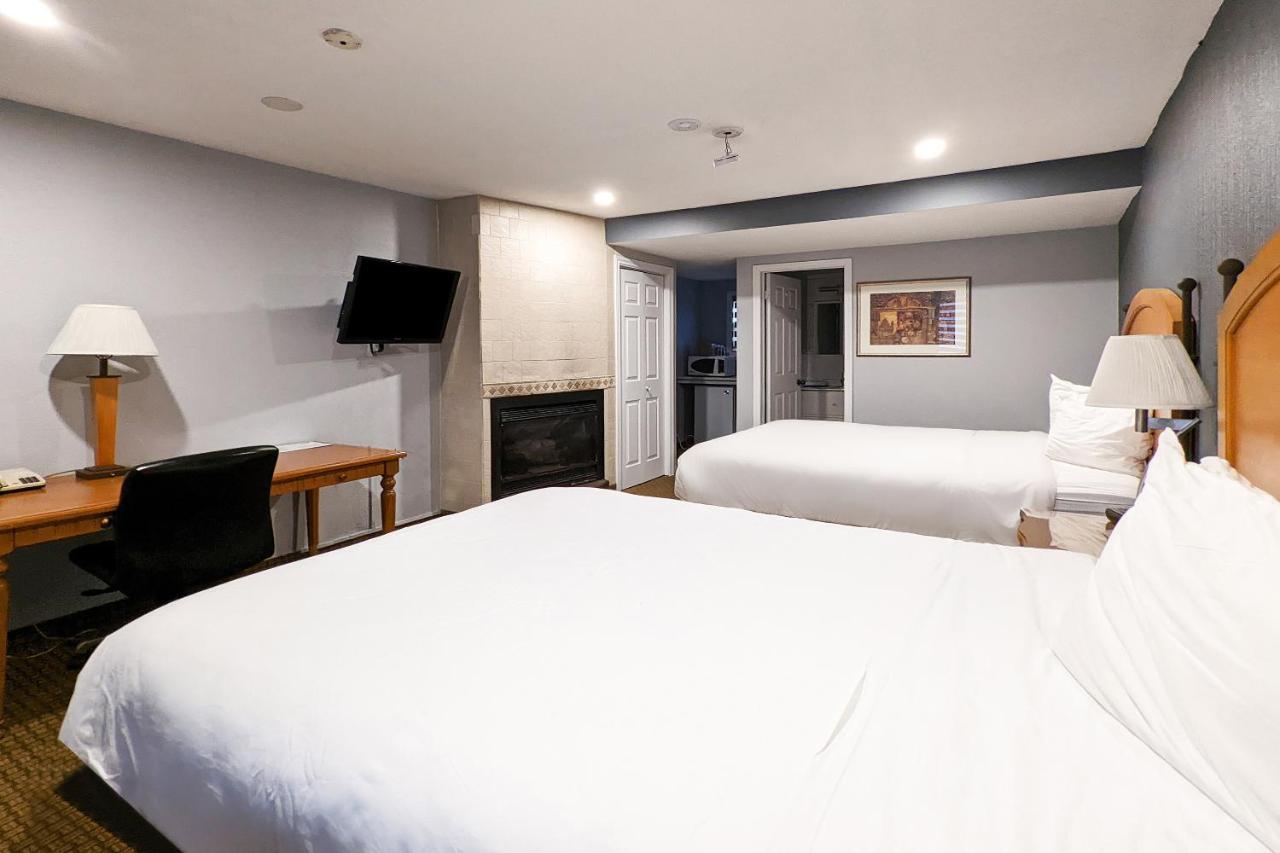 First Canada Hotel Cornwall Hwy 401 On 외부 사진