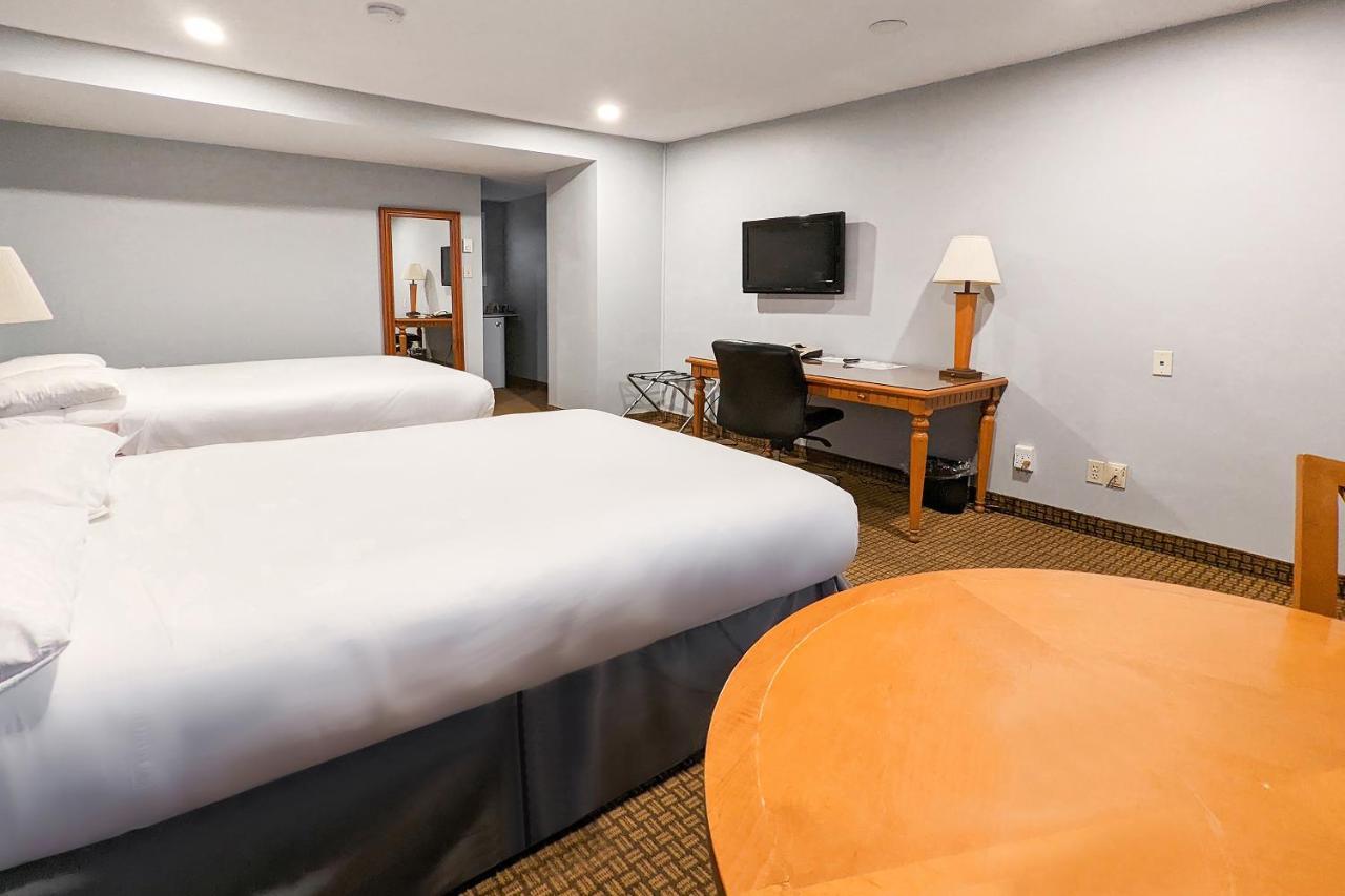 First Canada Hotel Cornwall Hwy 401 On 외부 사진