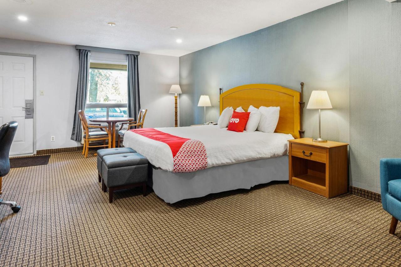 First Canada Hotel Cornwall Hwy 401 On 외부 사진