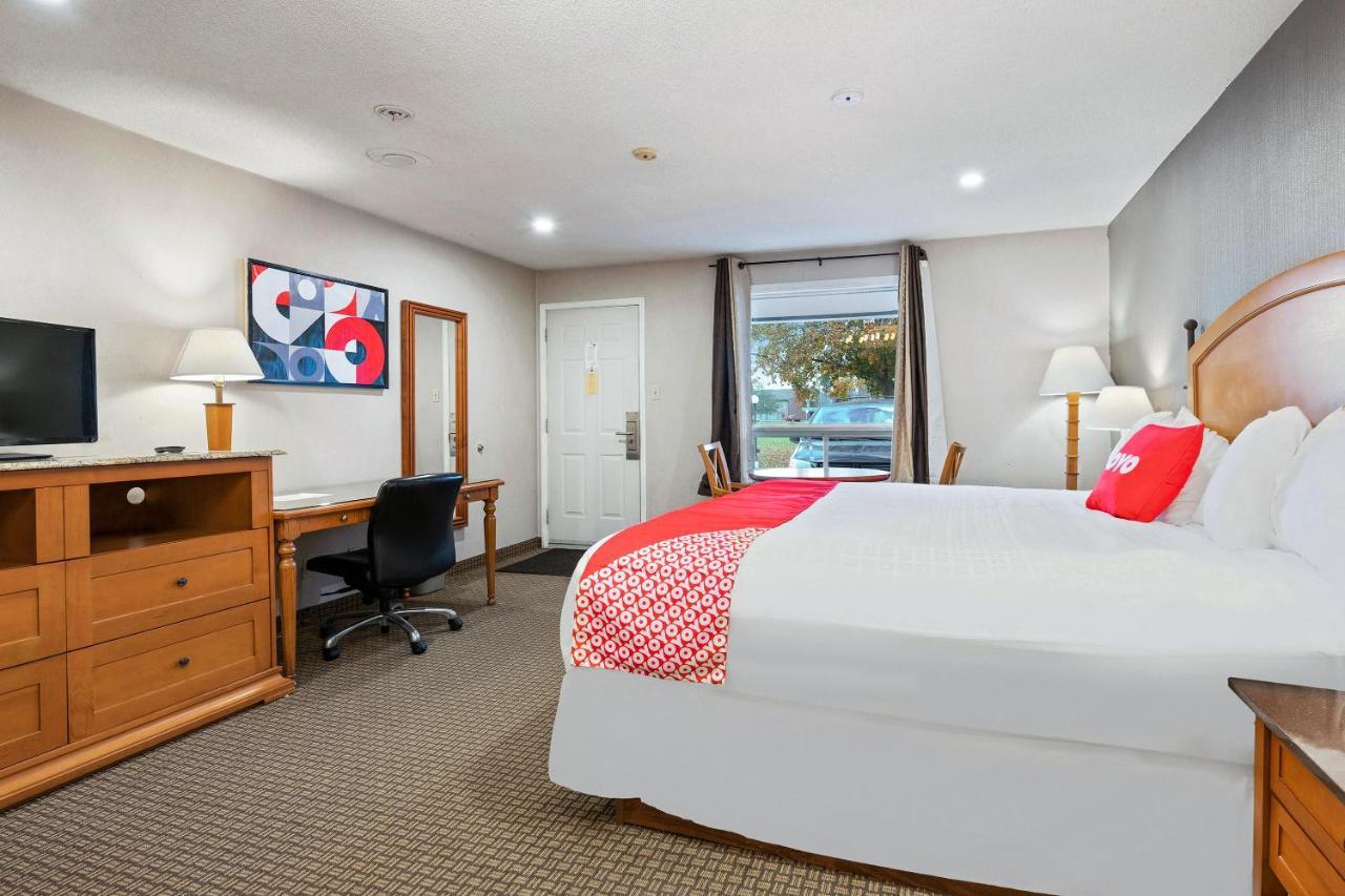 First Canada Hotel Cornwall Hwy 401 On 외부 사진