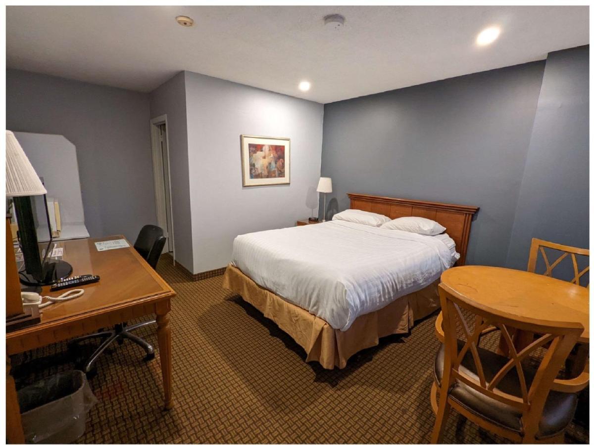 First Canada Hotel Cornwall Hwy 401 On 외부 사진