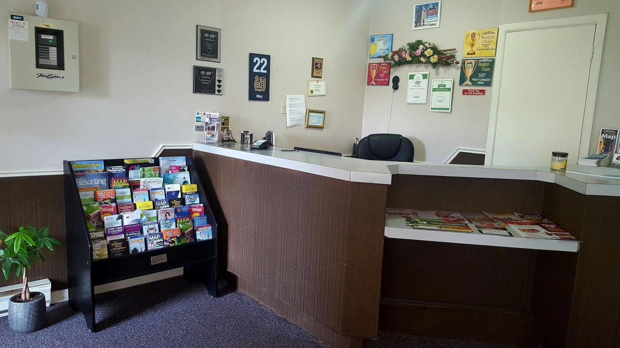 First Canada Hotel Cornwall Hwy 401 On 외부 사진